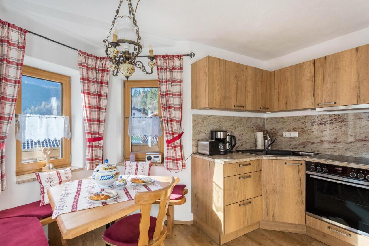Ferienwohnung Granat ミッテンヴァルト エクステリア 写真